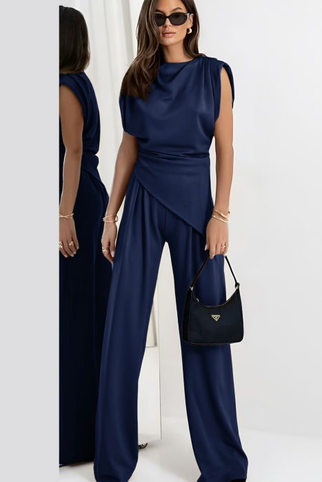 Compleu cu pantaloni, din tricot fin de bumbac, cu bluza in colt si umeri supradimensionati, bleumarin