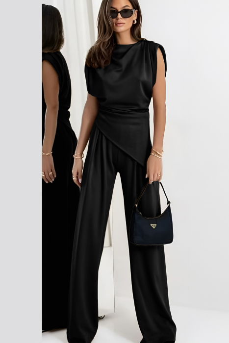 Compleu cu pantaloni, din tricot fin de bumbac, cu bluza in colt si umeri supradimensionati, negru