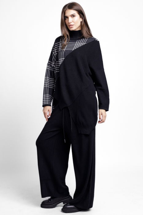 Compleu cu pulover oversize asimetric si pantaloni tricotaj, negru cadrilat [3]