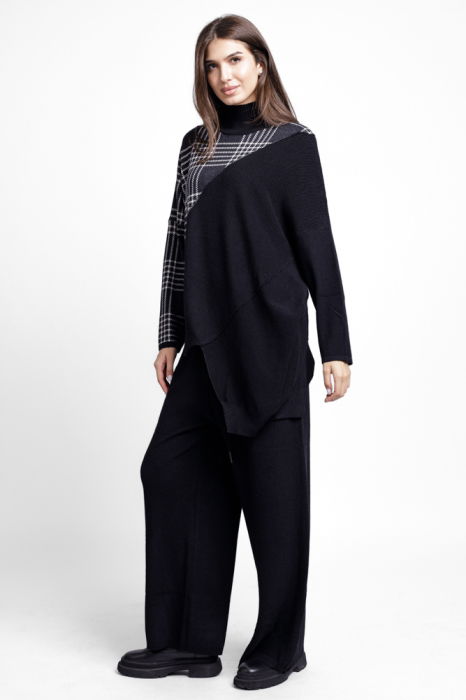 Compleu cu pulover oversize asimetric si pantaloni tricotaj, negru cadrilat