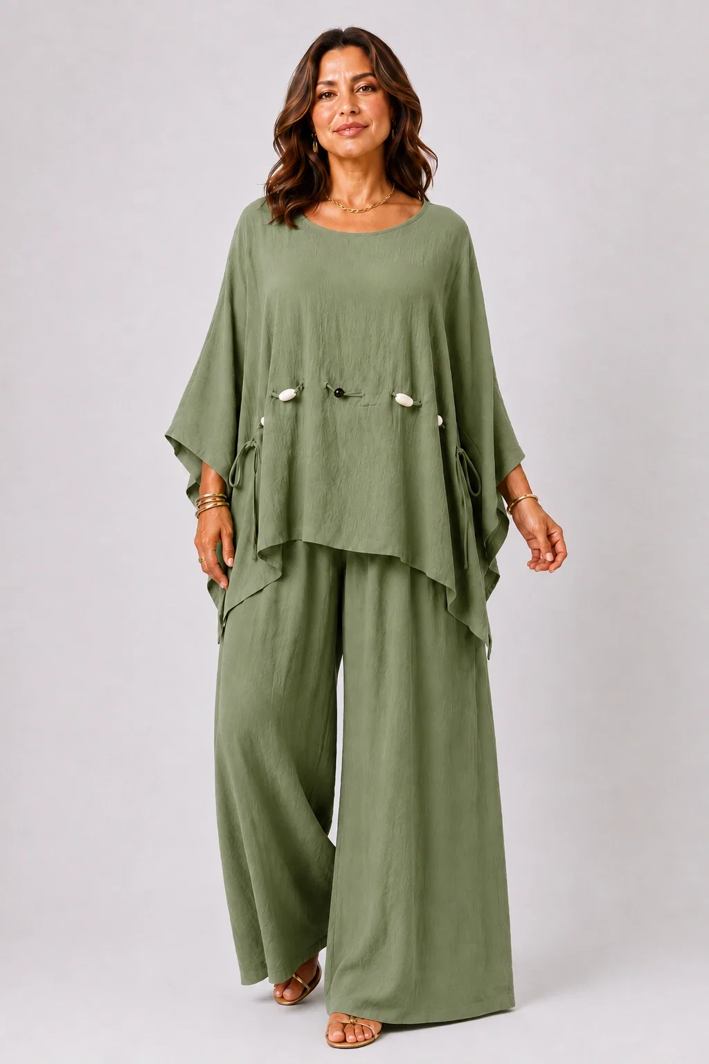 Compleu dama, masura mare, din vascoza cu pantaloni palazzo si bluza lejera cu margele, kaki