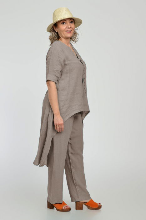 Compleu din in, cu nasturi decorativi, cu pantaloni si bluza tunica mai lunga in spate, bej inchis [2]