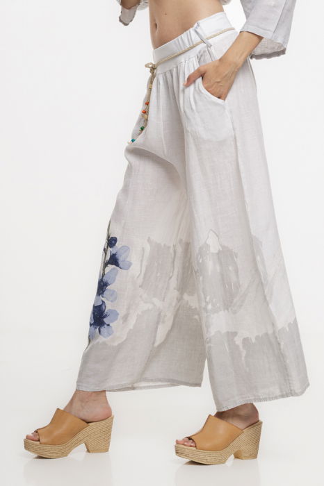 Compleu alb din in cu imprimeu pastel albastru si gri - bluza cu pantaloni - OUTFIT VARA [10]