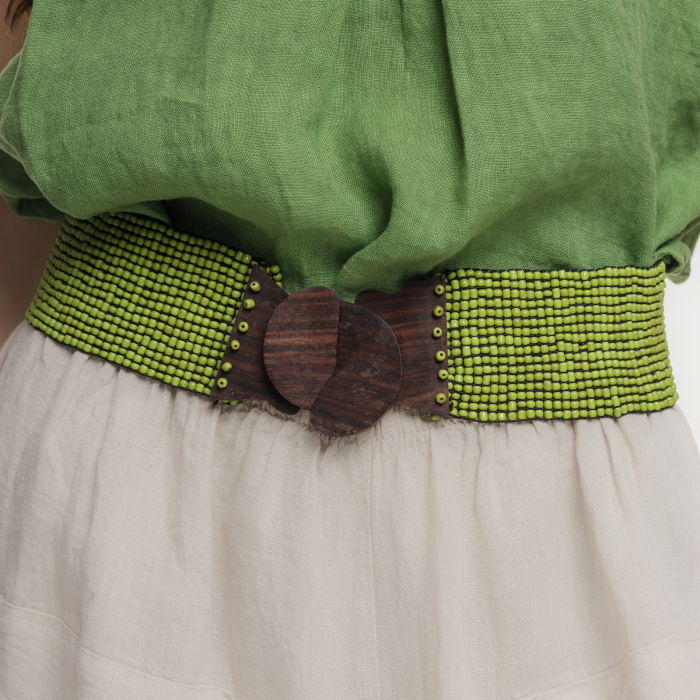 Curea elastica cu margelute din sticla verde oliv, catarama din lemn natural [2]