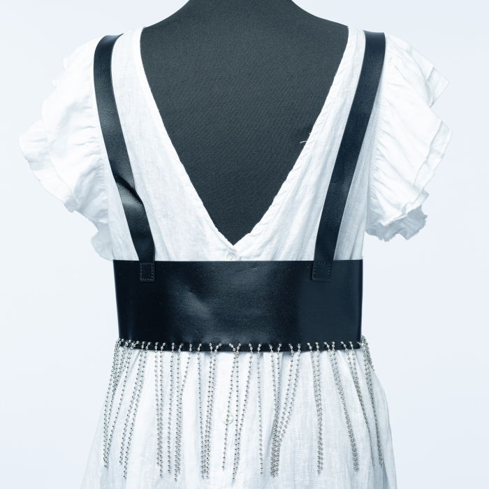 Curea neagra cu catarame argintii si bretele din imitatie piele, cu margele metalice lungi [5]