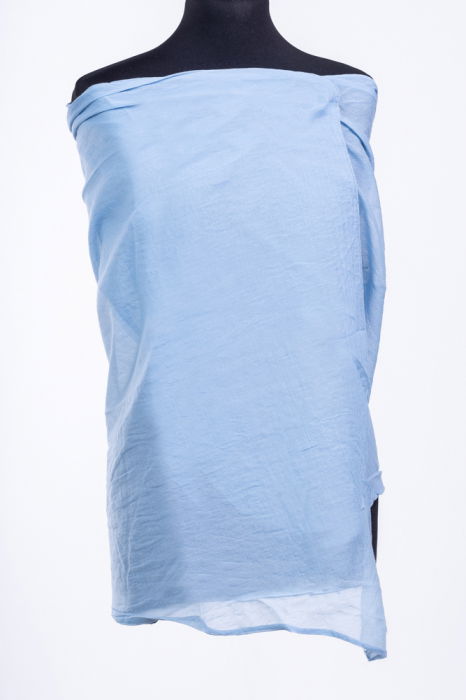 Esarfa albastru jeans, dreptunghiulara si colturi alungite, din bumbac si matase