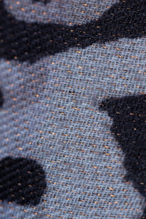 Esarfa cashmere cu fir din lurex, imprimeu animal print pe fond gri [2]