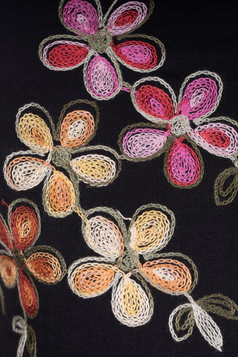 Esarfa cashmere cu model floral brodat pe fond bej deschis [2]