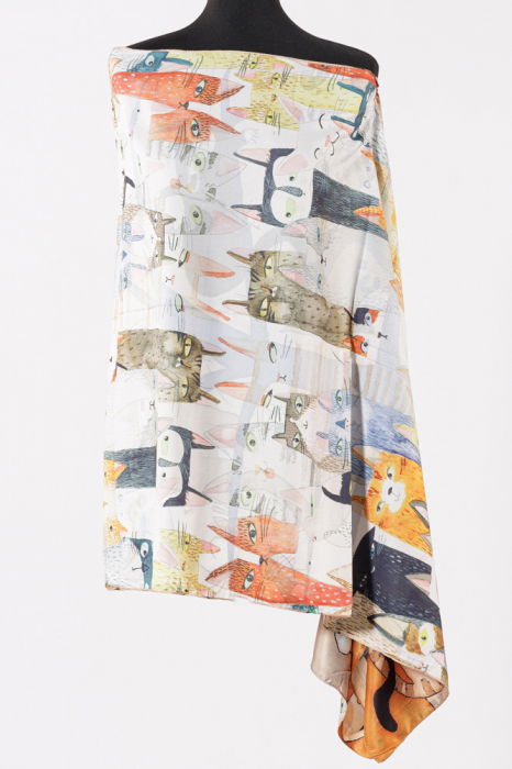 Esarfa cu doua fete, din matase, cu imprimeu diferite pisici in copac pe fond camel [2]