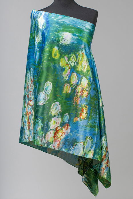 Esarfa cu doua fete, din matase, imprimata cu reproducere dupa Claude Monet " Femeia cu umberala de soare " [2]