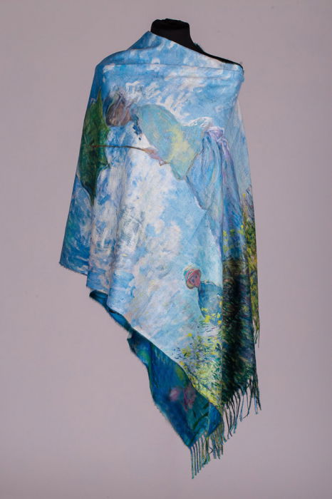 Esarfa cashmere cu doua fete imprimata cu reproducerea dupa   Fata cu umbrela   a lui Claude Monet