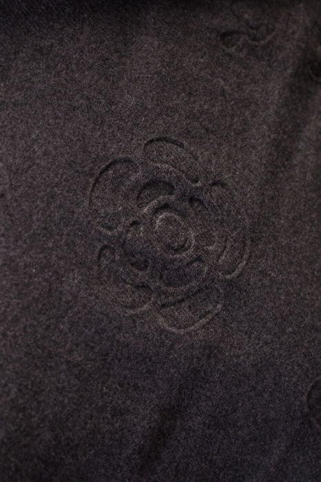 Esarfa cashmere dreptunghiulara gri cu modele embosate [2]