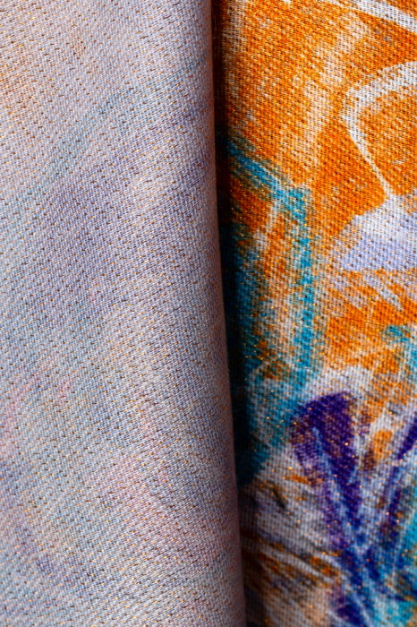 Esarfa cashmere cu fir din lurex, flori stilizate pe fond lila [2]