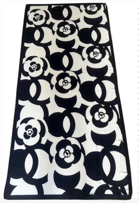 Esarfa dreptunghiulara tip pareo, cu flori stilizate alb/negru [2]