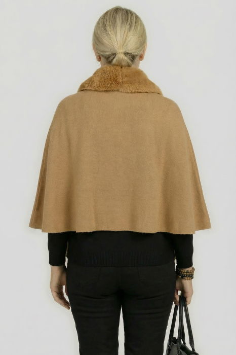 Eșarfă eleganta cu blăniță ecologică pe centru și franjuri, camel [2]