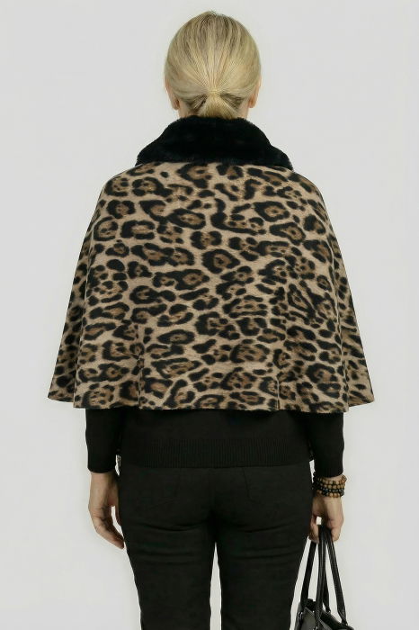 Eșarfă eleganta cu blăniță ecologică pe centru și franjuri, imprimeu animal print negru cu bej [2]