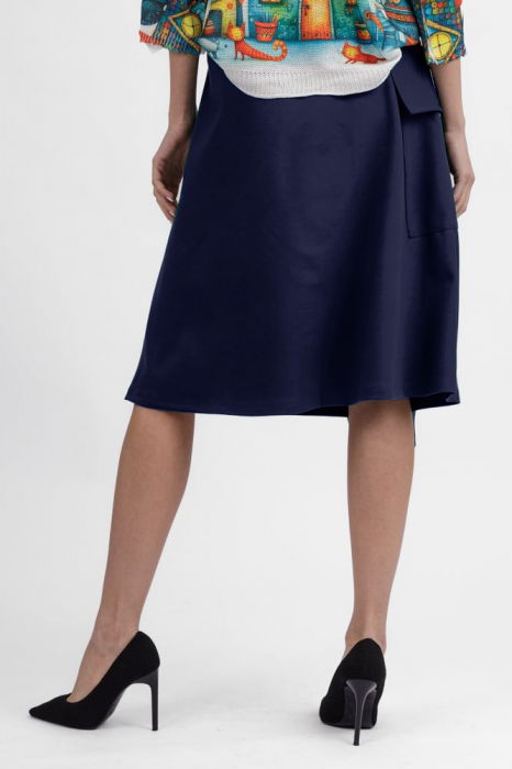 Fusta bleumarin midi petrecuta din punto milano, cu buzunar aplicat si colt [4]