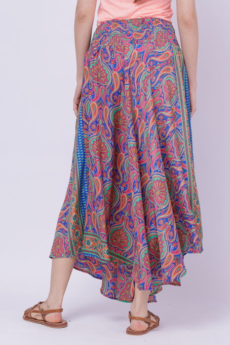 Fusta ampla din matase indiana cu flori roz si fucsia pe fond albastru [4]