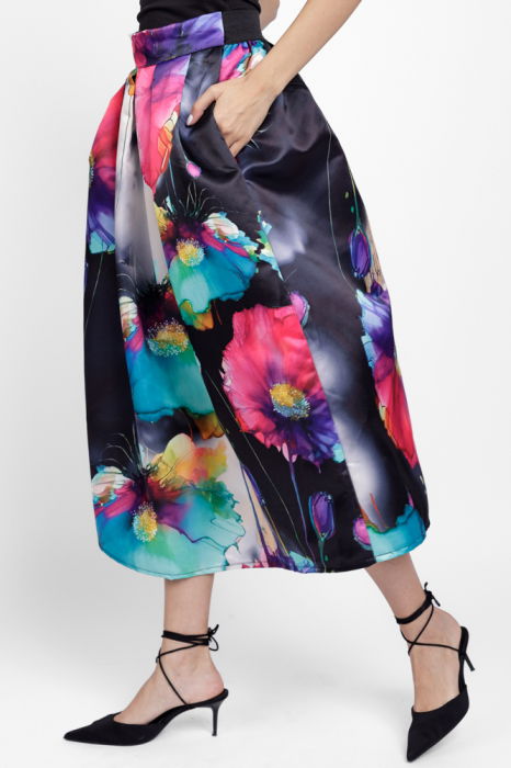 Fusta ampla maxi satinata cu imprimeu floral pictural, pe fond negru [2]