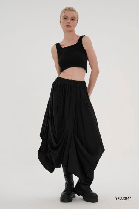 Fusta ampla in colturi, cu falduri, din vascoza neagra [5]