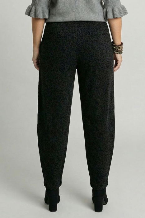 Pantaloni negri lejeri cu imprimeu subtil emosat animal print – croi relaxat, talie confortabila [3]