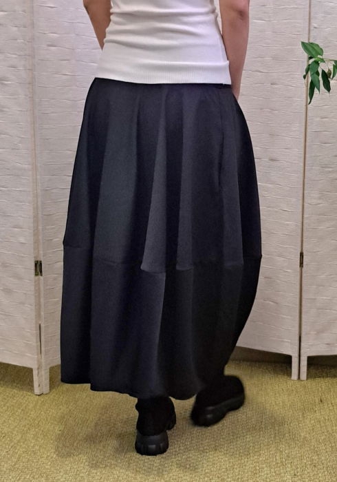 Fusta lalea neagra ampla cu material tip rips – model modern si comod [3]