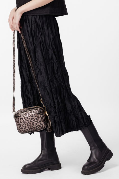 Fusta lunga, ampla, creponata, lucios-satinata, neagra [3]