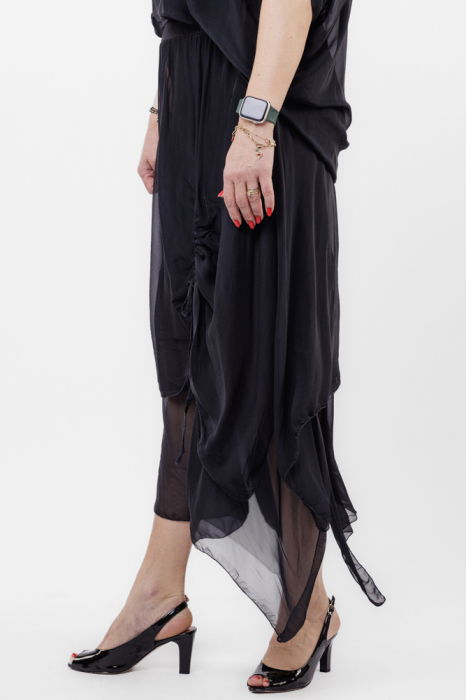 Fusta lunga in colturi, din matase si vascoza, suprapusa, cu snur vertical, neagra [3]