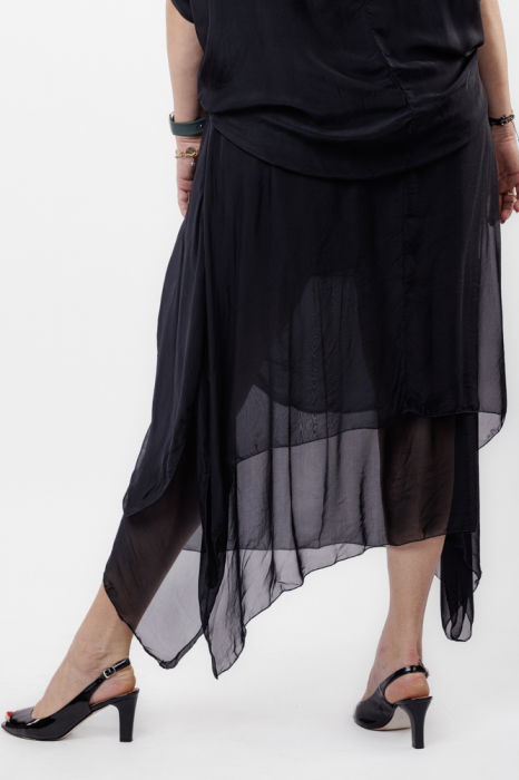 Fusta lunga in colturi, din matase si vascoza, suprapusa, cu snur vertical, neagra [4]