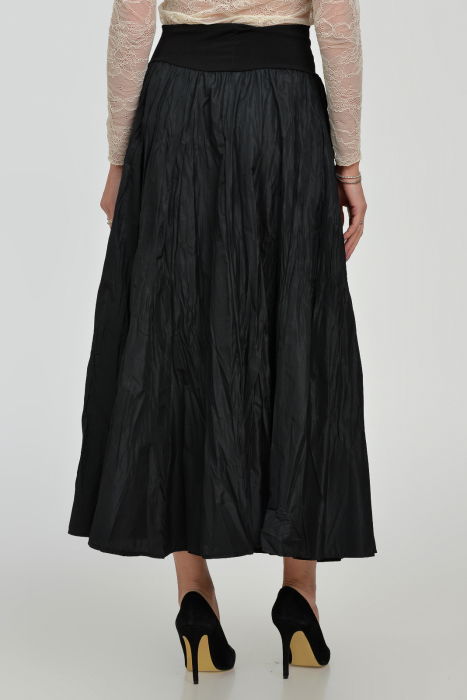 Fusta lunga din vascoza, in 15 clini, din tafta neagra cu irizatii maro [10]