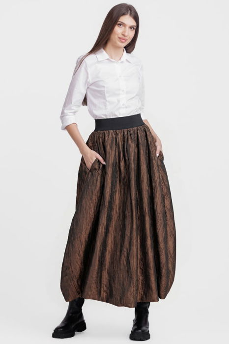 Fusta lunga gogosar, din tafta maro cu striatii [1]