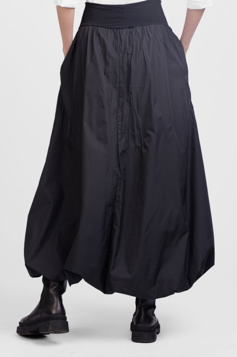 Fusta lunga gogosar, din tafta neagra [7]