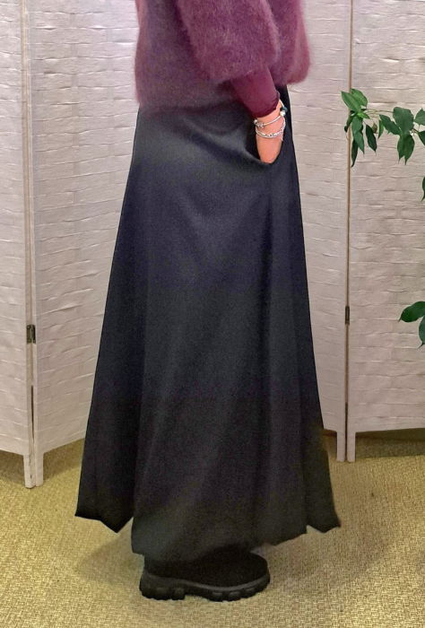 Fusta maxi, gogosar, neagra, ampla cu volum fluid, material tip rips – talie elastica [2]