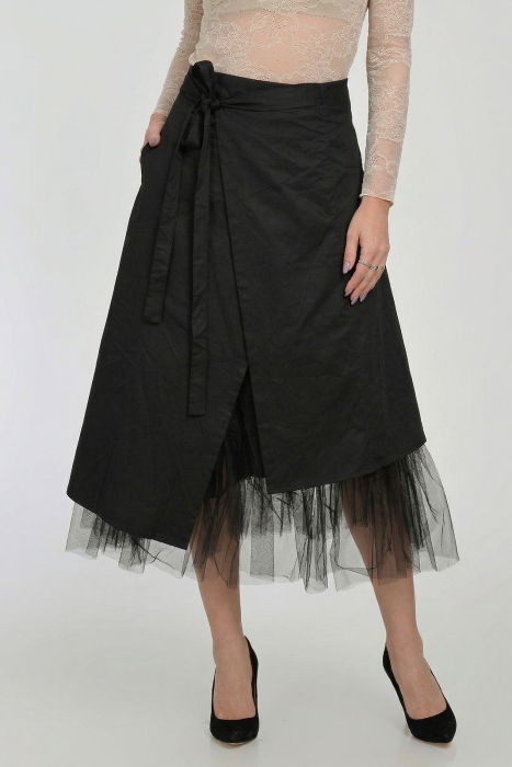 Fusta neagra in 3 straturi petrecuta si asimetrica din bumbac satinat si tulle [1]