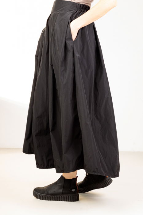 Fusta neagra, maxi ampla din tafta [2]