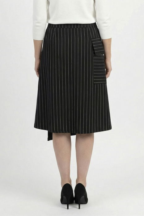 Fusta neagra cu dungi fine, midi petrecuta din punto milano, cu buzunar aplicat si colt [4]
