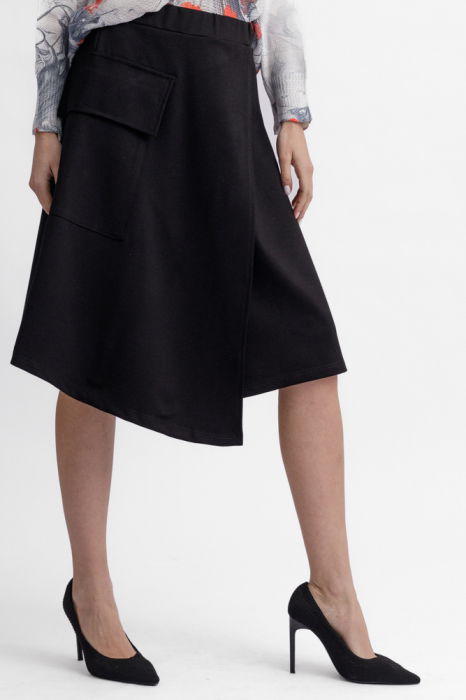 Fusta neagra midi petrecuta din punto milano, cu buzunar aplicat si colt [4]