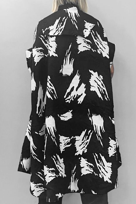 Vesta ampla in colturi cu imperimeu alb negru, matlasata [4]