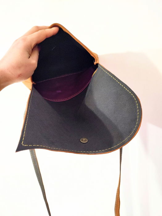 Geanta  Camel, din piele naturala ,cu bufnita pictata ,lunã și note muzicale [2]