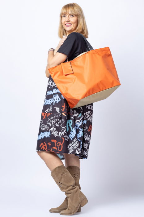 Geanta de weekend portocalie din material textil usor lucios [5]
