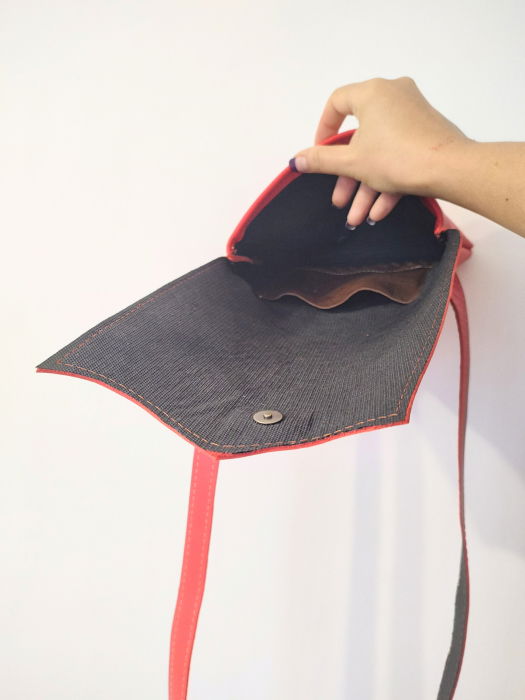 Geanta din piele naturală ,crossbody roșie ,cu pisicuța pictata [2]