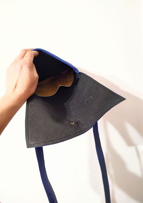 Geanta handmade albastru electric ,cu margareta și mesaj,, Faith,, ,unicat [2]