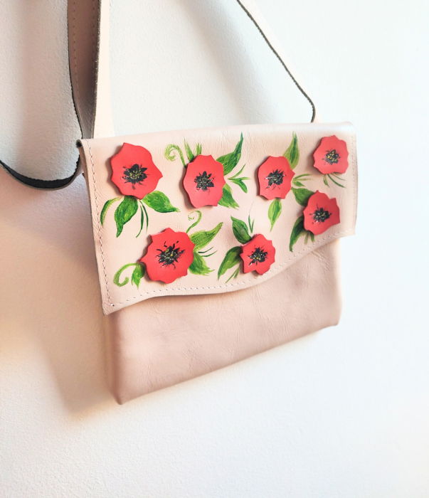 Geanta  nude  din piele naturala ,cu maci pictati manual