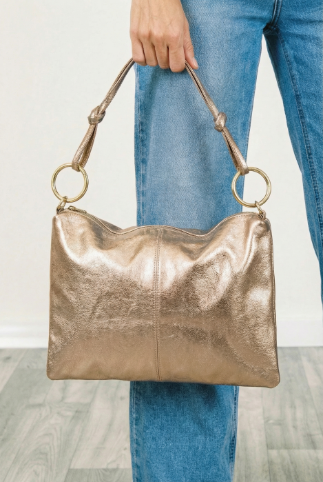 Geanta plic mare cu inele mari aurii si doua barete, din piele naturala auriu inchis [7]