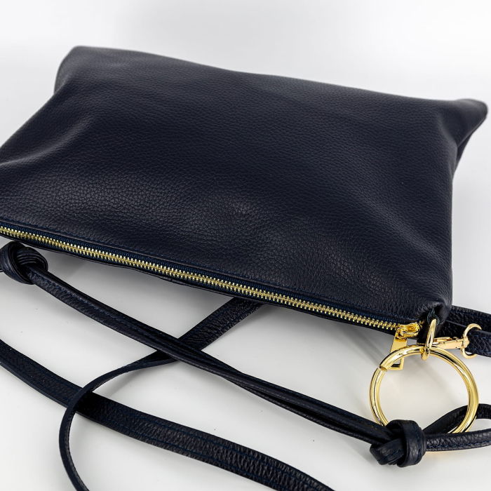 Geanta plic mare cu inele mari aurii si doua barete, din piele naturala neagra [4]