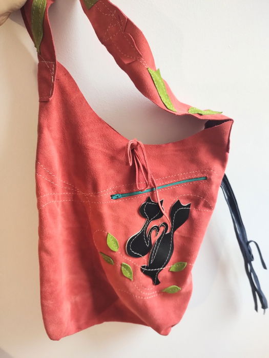 Geanta  roșie din piele naturala întoarsă ,cu pereche de pisicuțe [3]