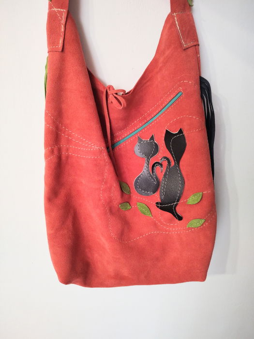 Geanta sac din piele naturala intoarsa rosie ,cu pisicute ,unicat