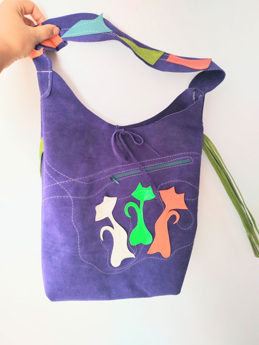 Geantă sac din piele naturala întoarsă mov ,cu pisicuțe colorate [2]