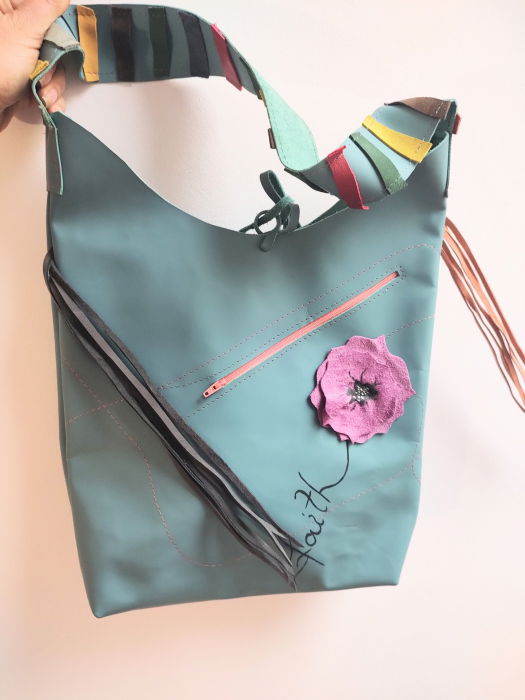 Geanta sac ,din piele naturala bleu prafuit,cu trandafir și mesaj ,,Faith,, [2]