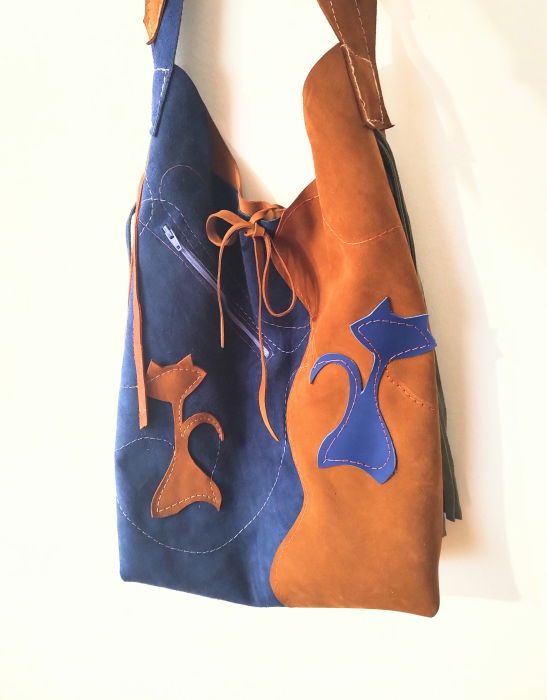 Geanta tip sac ,din piele naturala camel si albastru electric ,cu pisicute